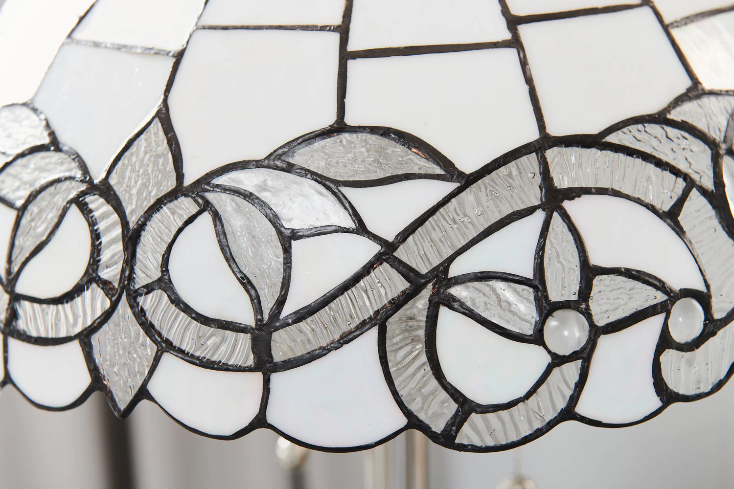 Jasmin 23" Tiffany Style Hand-Blown Glass Table Lamp