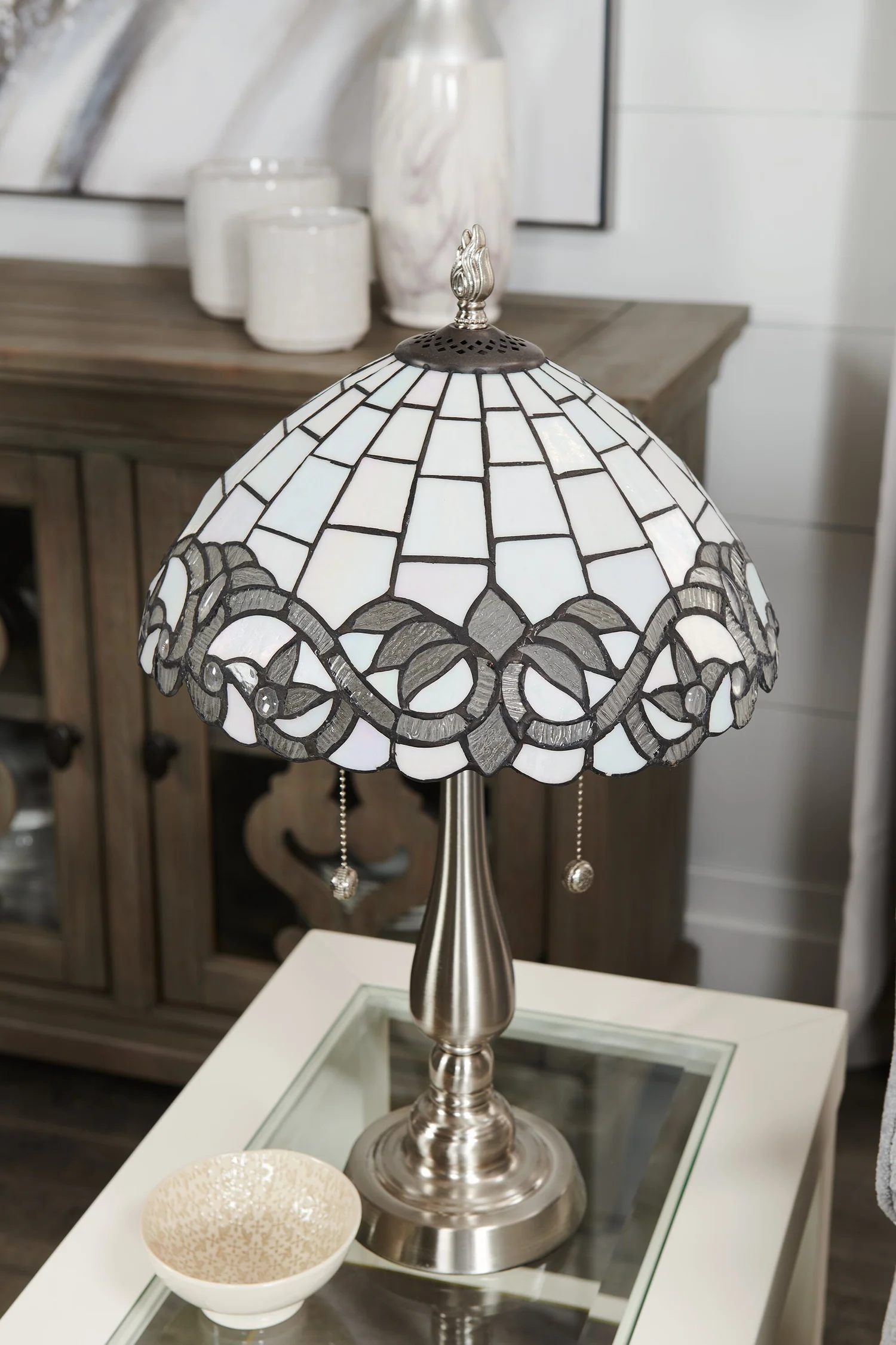 Jasmin 23" Tiffany Style Hand-Blown Glass Table Lamp