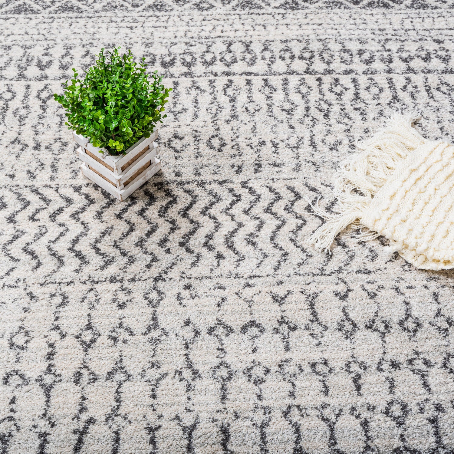 2745-roma-safi-grey-4x6-area-rug-3.jpg Roma Safi Grey 4x6 Area Rug