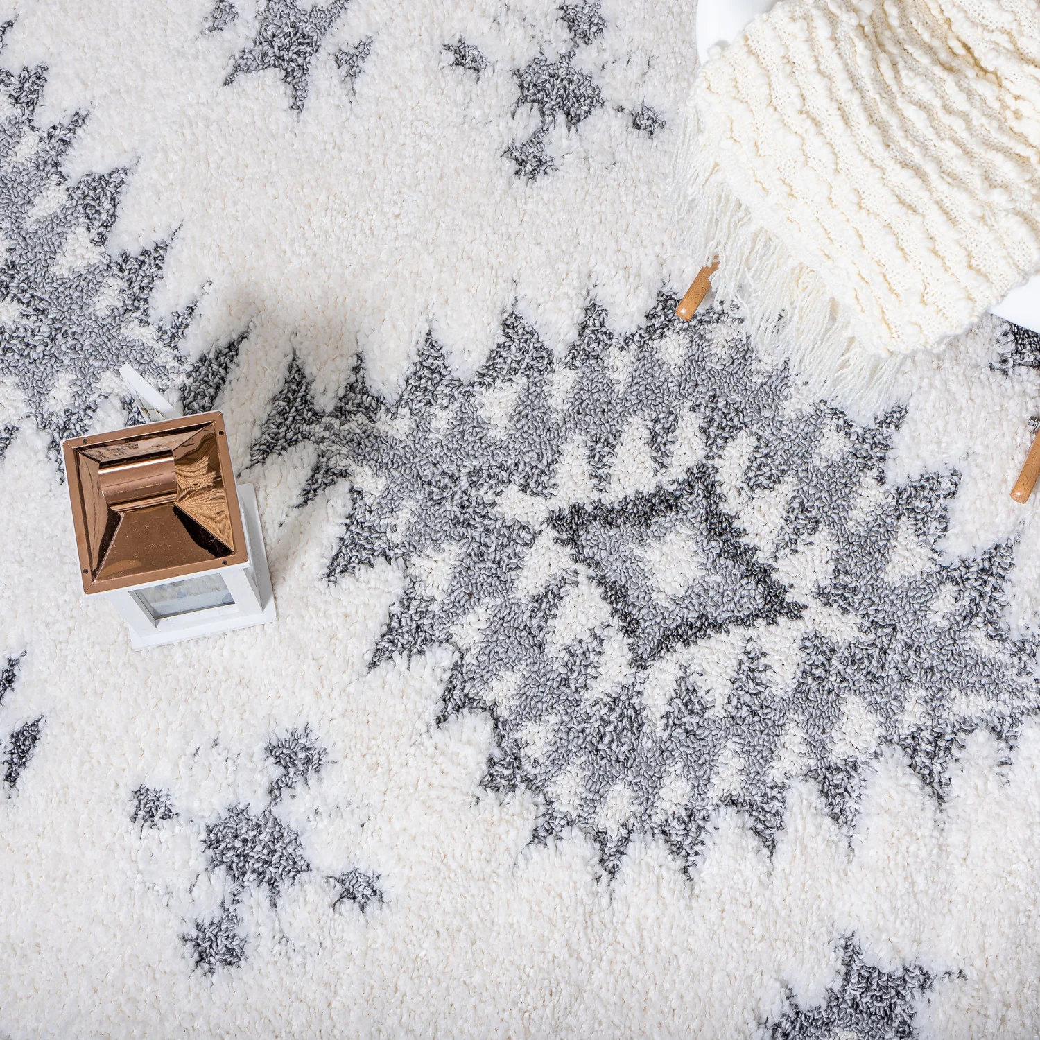2764-lola-diamond-grey-5x8-area-rug-3.webp Lola Diamond Grey 5x8 Area Rug