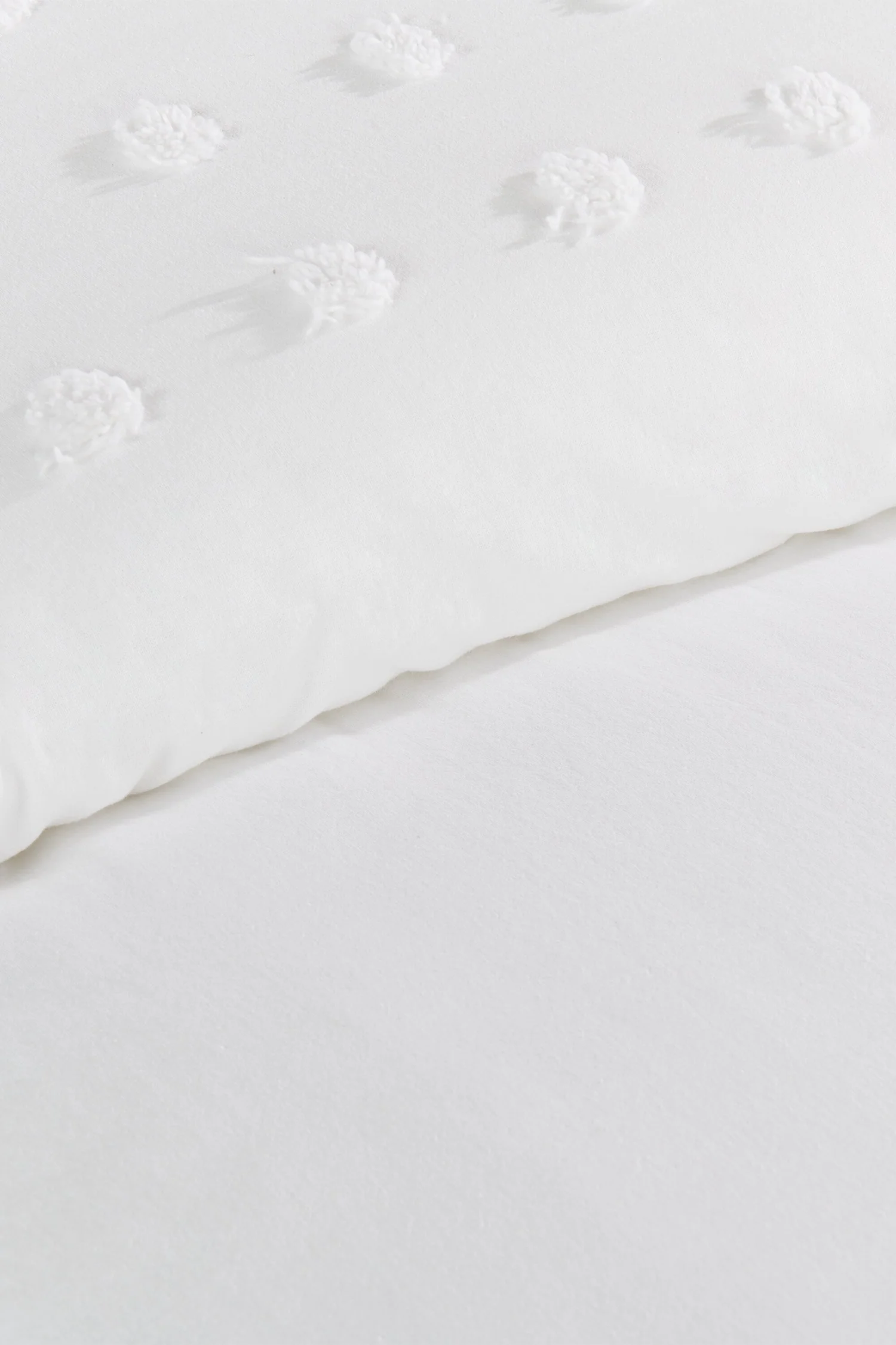 3202-rowan-3-piece-king-comforter-set-white-6.webp Rowan 3-Piece King Comforter Set - White