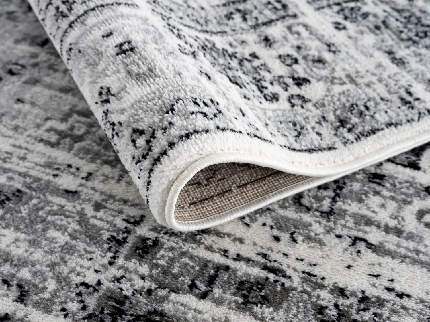 458-clover-area-rug-5-x-7--3.webp Clover Area Rug - 5' x 7'