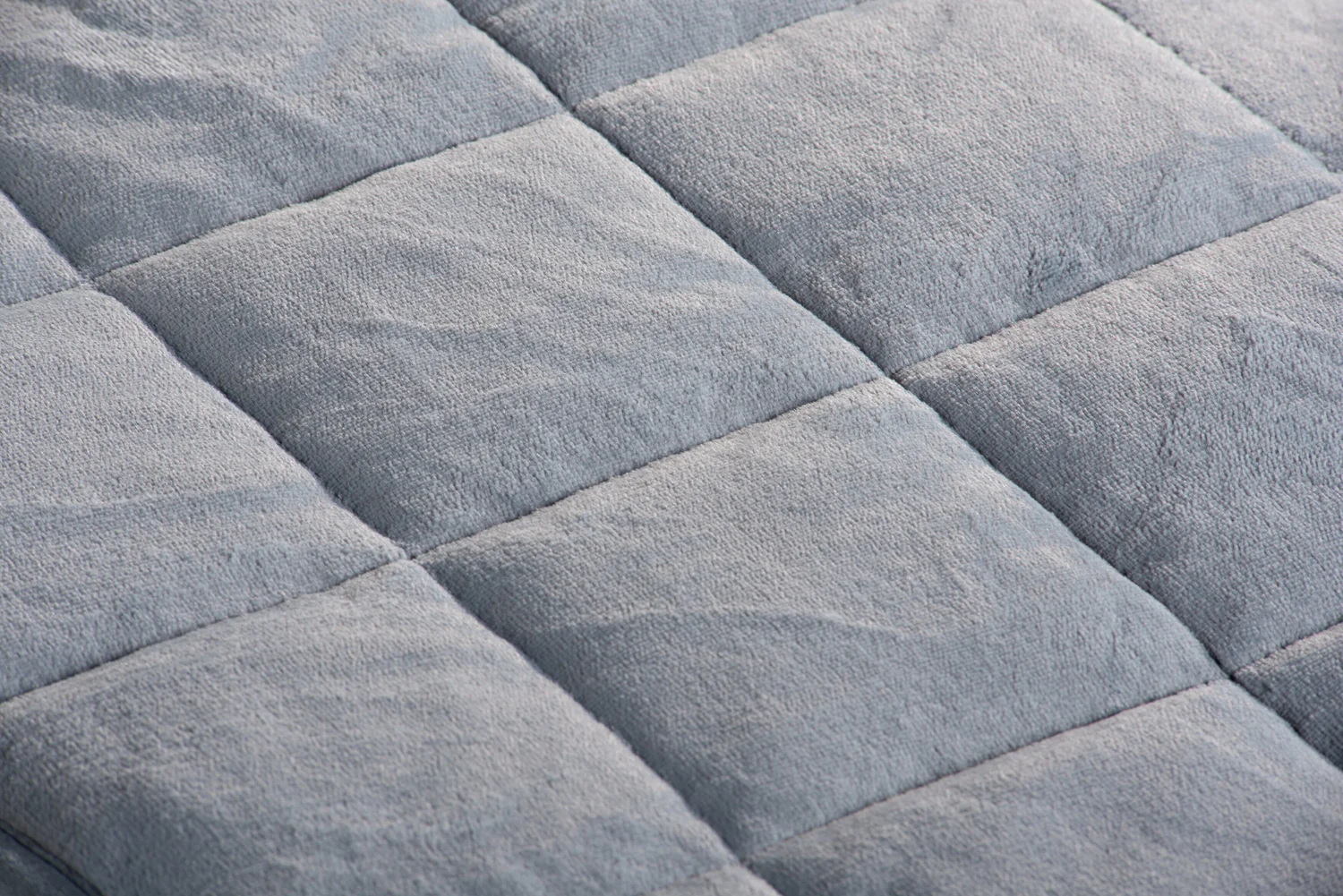 842-weighted-sherpa-throw-grey-4.webp Weighted Sherpa Throw - Grey