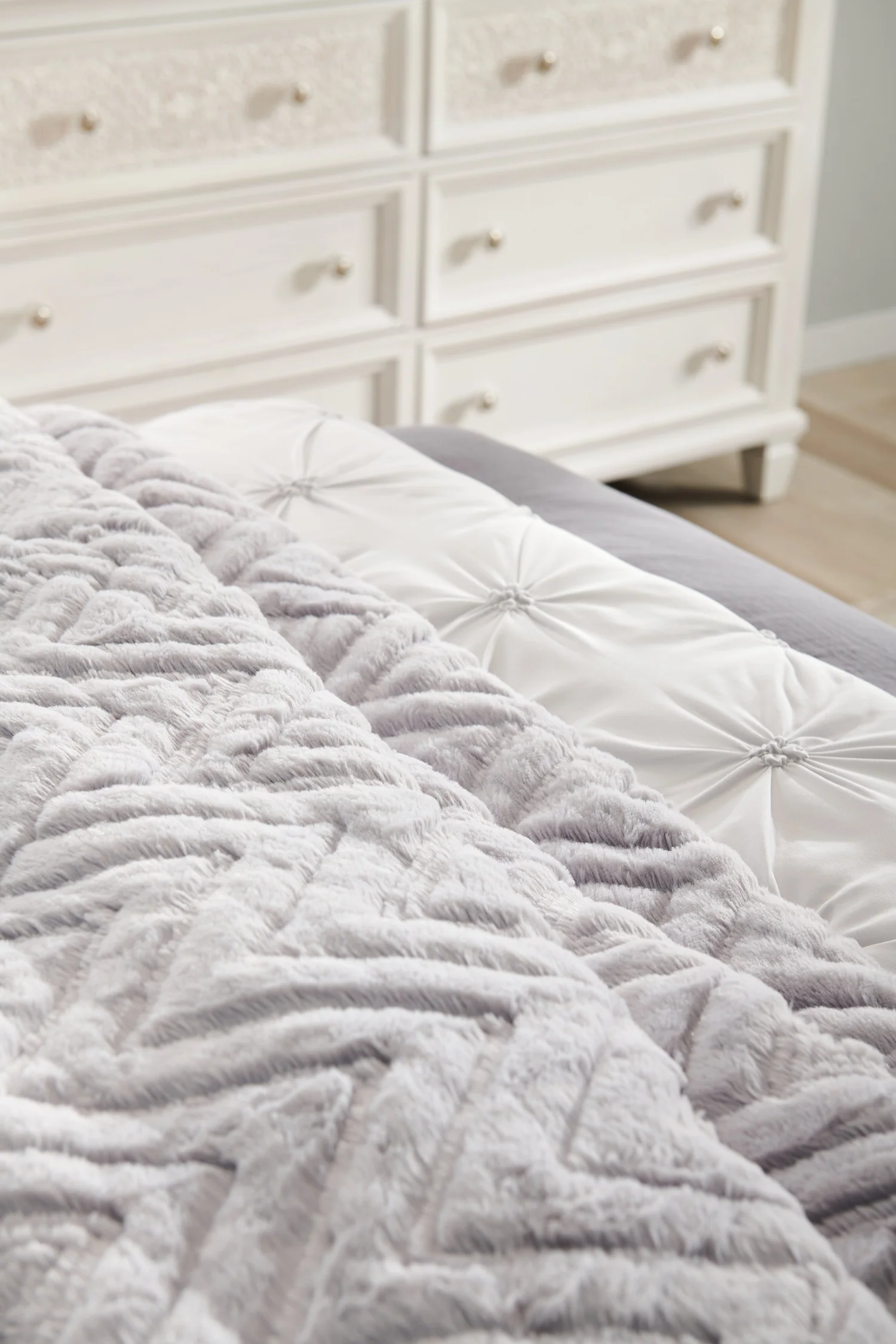 843-tilda-3-piece-king-comforter-set-grey-10.webp Tilda 3-Piece King Comforter Set - Grey