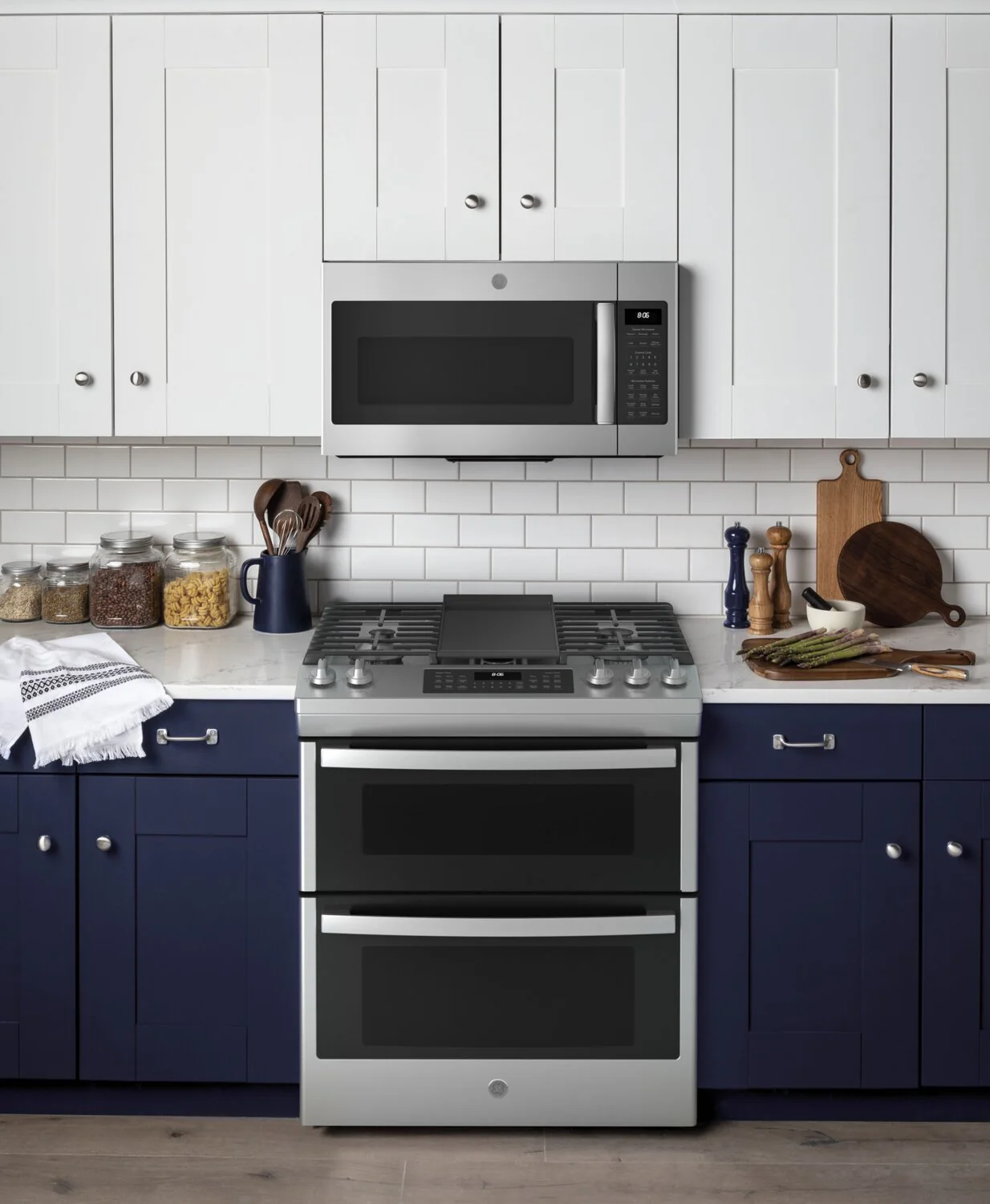 853-ge-4-3-cu-ft-gas-range-with-steam-clean-and-edge-to-edge-cooktop-stainless-steel-jcgss86spss-4.webp GE 4.3 Cu. Ft. Gas Range with Steam Clean and Edge To Edge Cooktop - Stainless Steel - JCGSS86SPSS