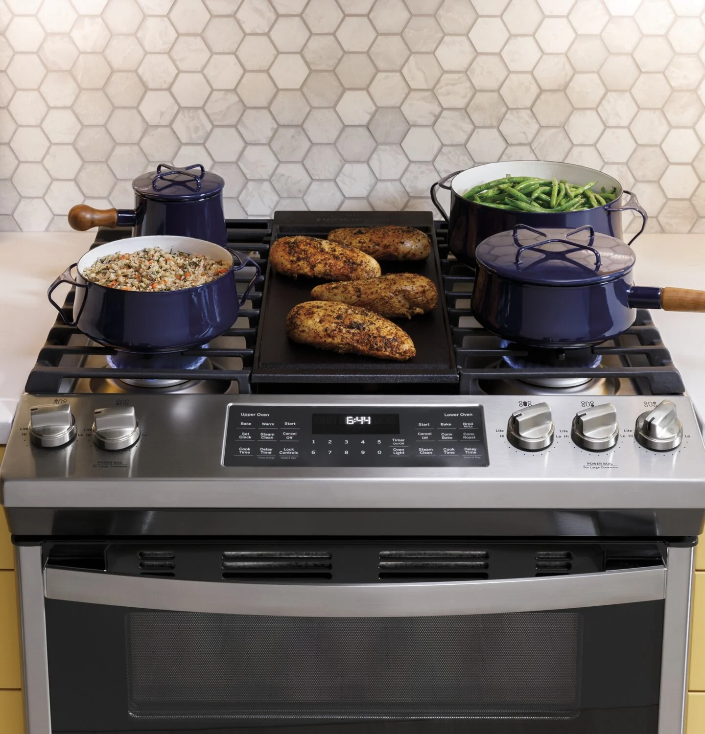 853-ge-4-3-cu-ft-gas-range-with-steam-clean-and-edge-to-edge-cooktop-stainless-steel-jcgss86spss-5.webp GE 4.3 Cu. Ft. Gas Range with Steam Clean and Edge To Edge Cooktop - Stainless Steel - JCGSS86SPSS