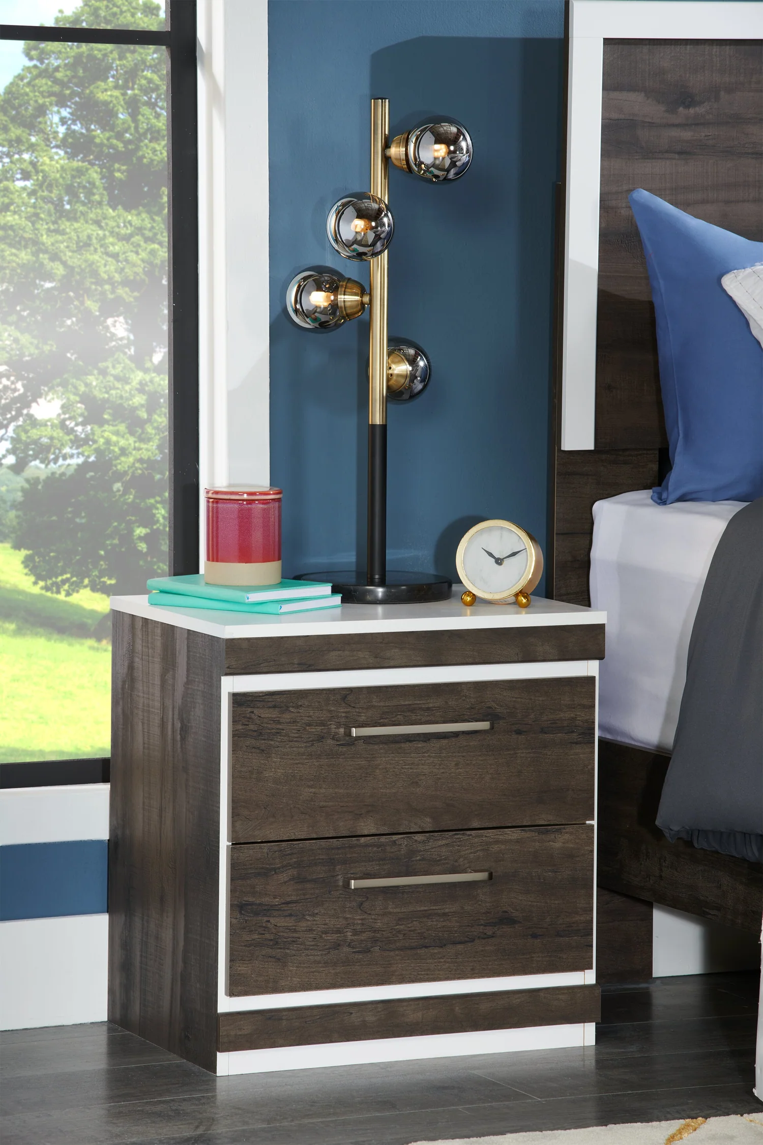 889-bennie-25-75-4-light-black-and-gold-table-lamp-5.webp Bennie 25.75" 4-Light Black and Gold Table Lamp