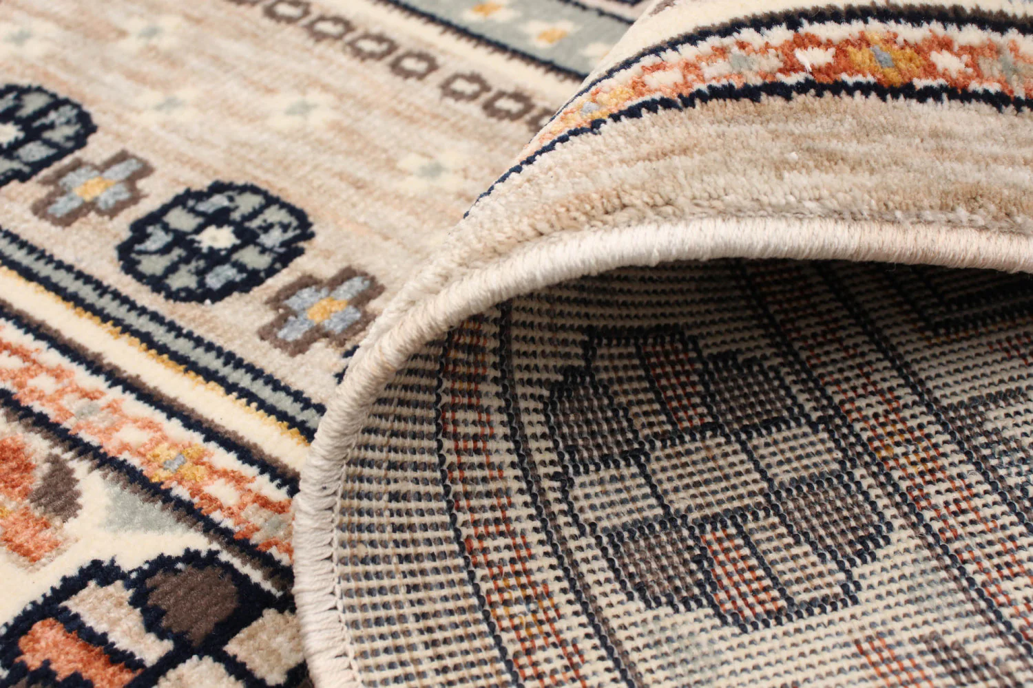904-quincy-taupe-area-rug-7-10-x-10-2--8.webp Quincy Taupe Area Rug - 7'10" x 10'2"