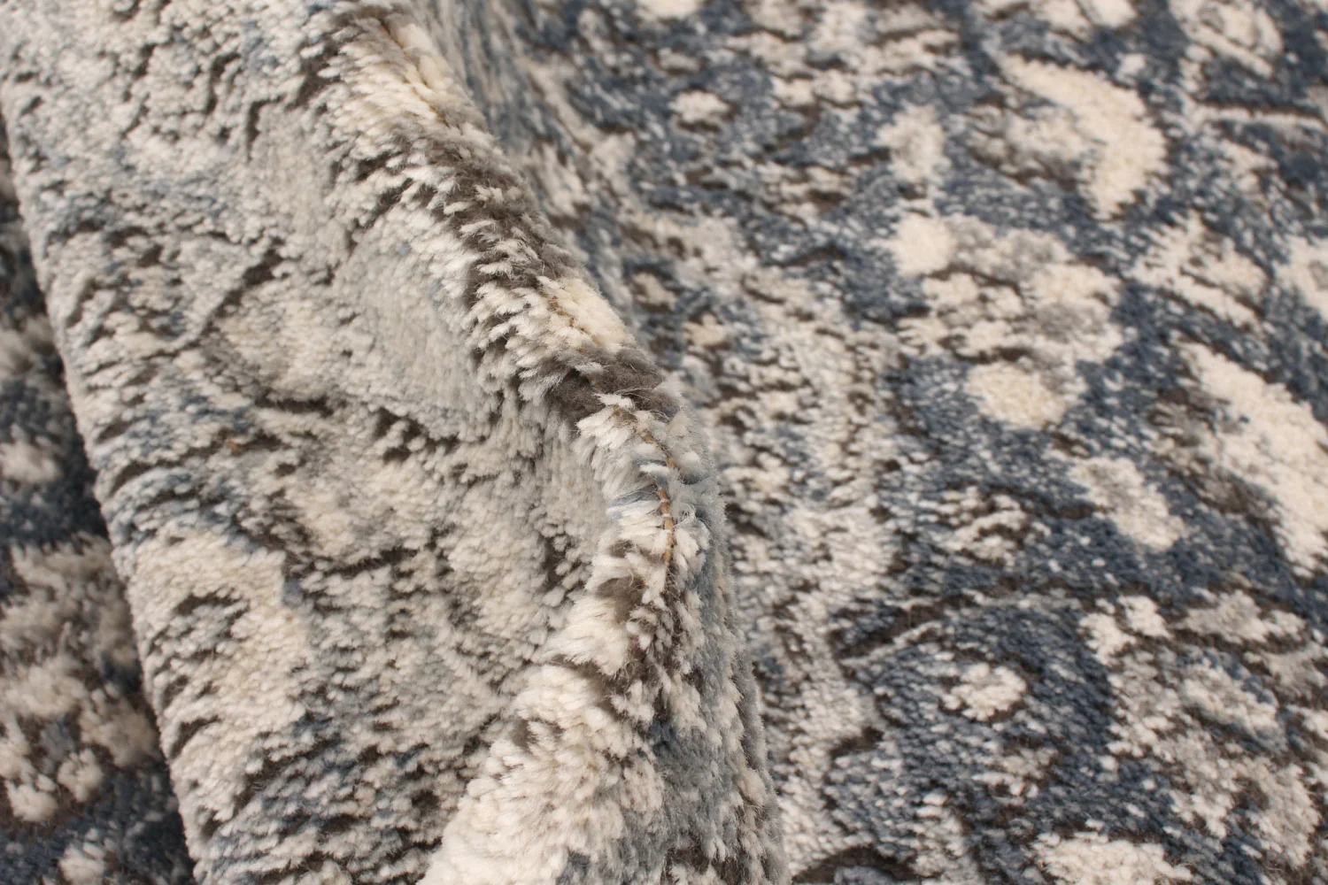 993-octavian-tabriz-grey-area-rug-2-7-x-8-2--7.webp Octavian Tabriz Grey Area Rug - 2'7" x 8'2"