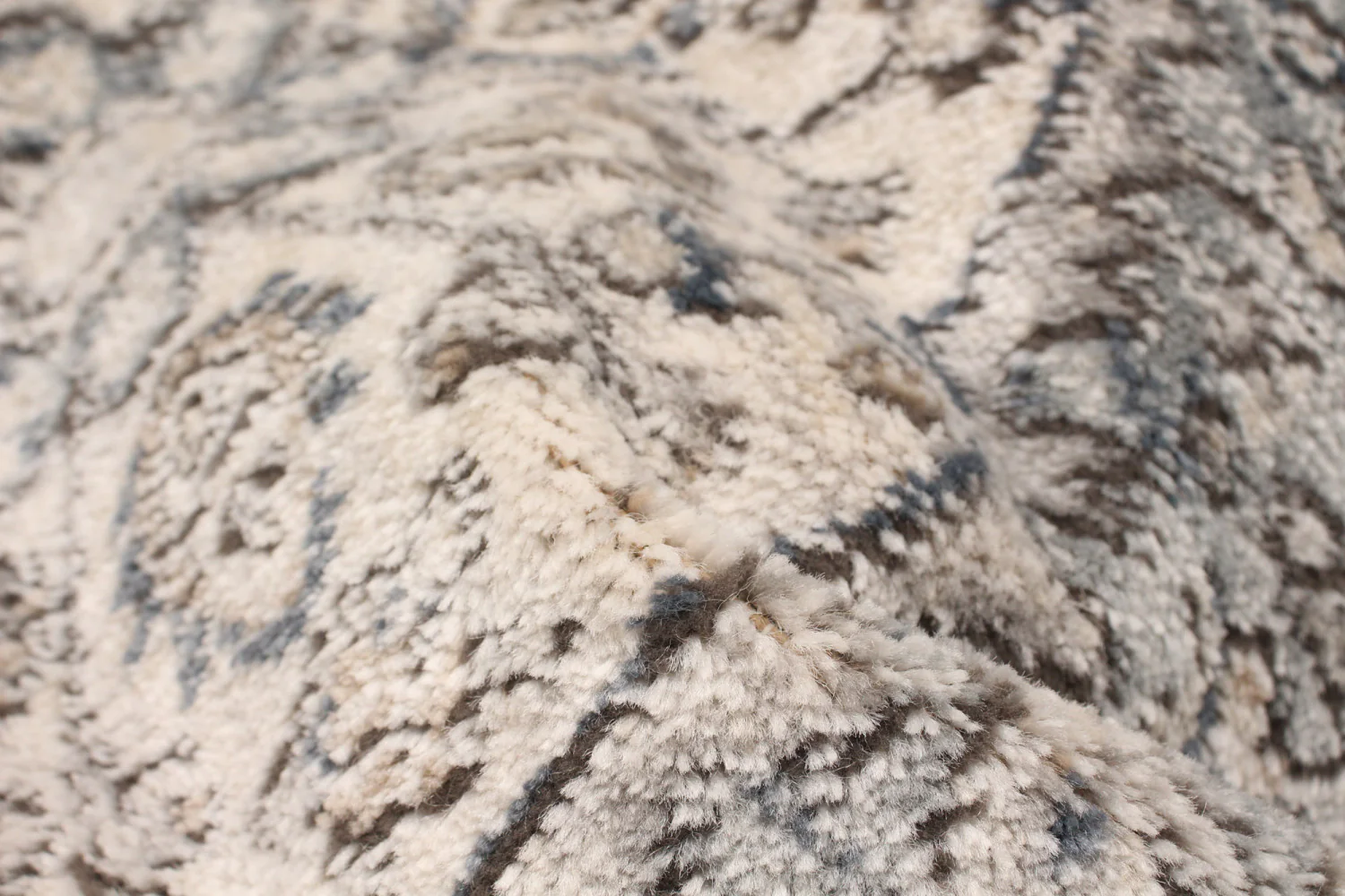 997-octavian-tabriz-blue-ivory-area-rug-2-7-x-8-2--7.webp Octavian Tabriz Blue-Ivory Area Rug - 2'7" x 8'2"